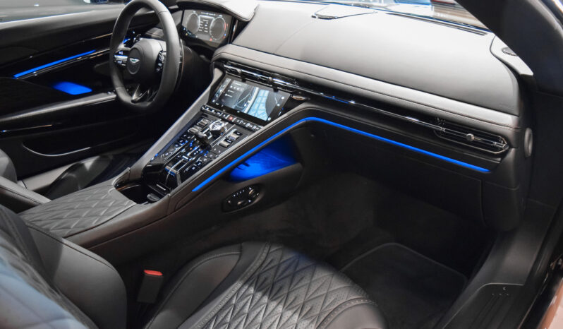 Aston Martin DB12 lleno