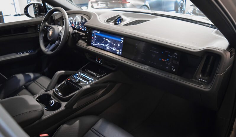 Porsche Cayenne Coupé E-Hybrid Black Edition lleno