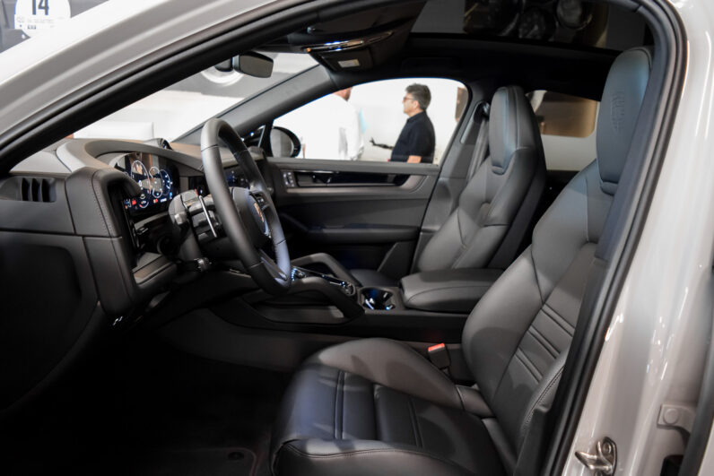Porsche Cayenne Coupé E-Hybrid Black Edition lleno