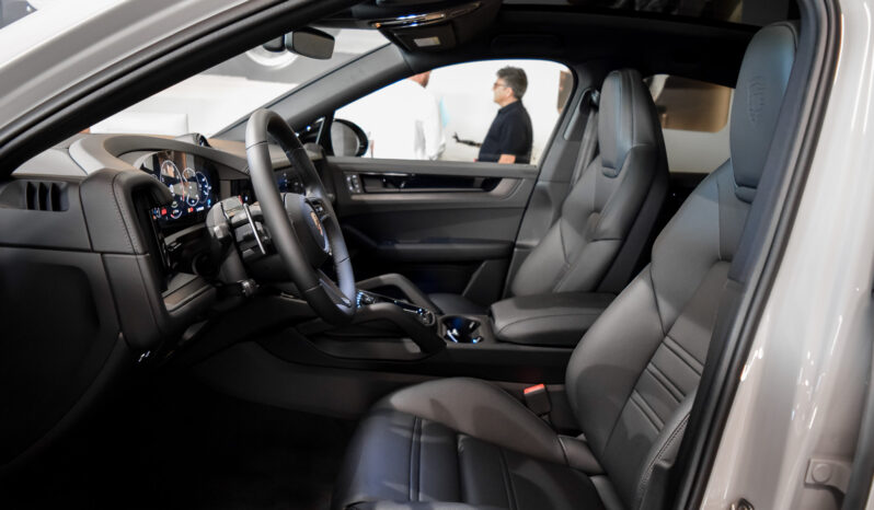 Porsche Cayenne Coupé E-Hybrid Black Edition lleno