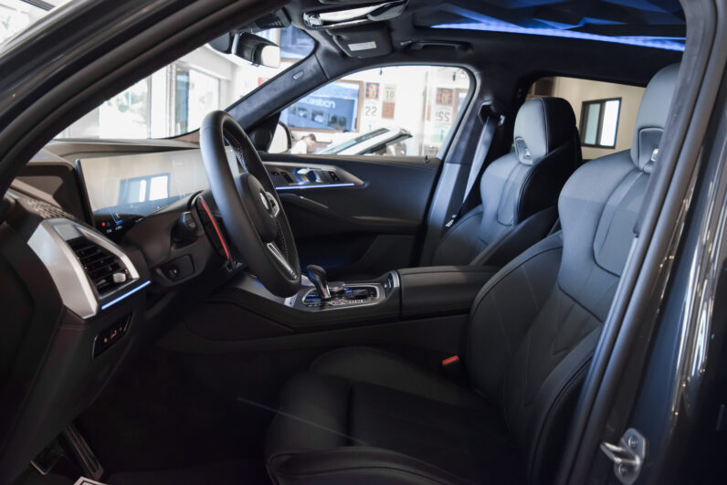 BMW XM 50e lleno