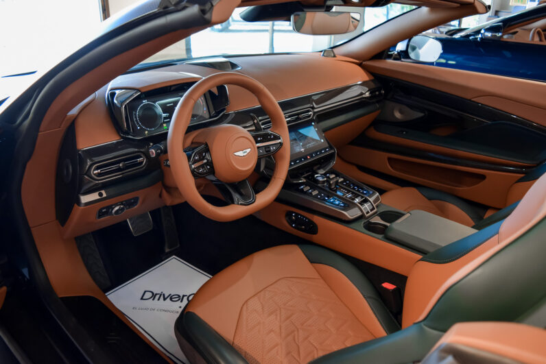 Aston Martin Vanquish Volante lleno