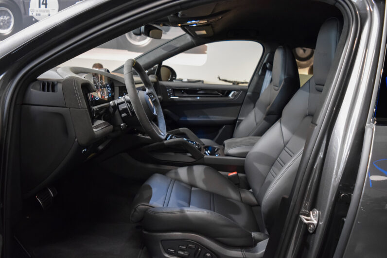 Porsche Cayenne Coupé Turbo E-Hybrid GT lleno