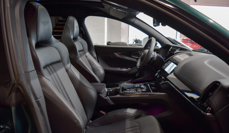 Aston Martin DBX 707 lleno