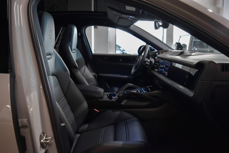 Porsche Cayenne Coupé E-Hybrid Black Edition lleno