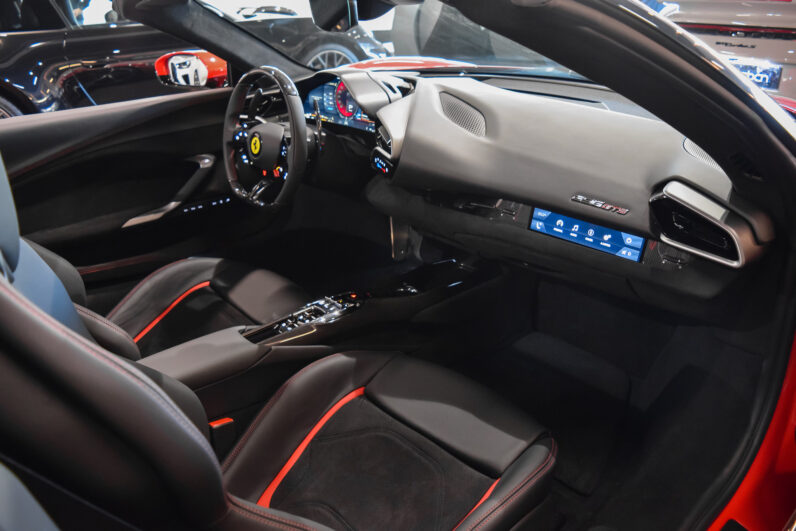 Ferrari 296 GTS lleno