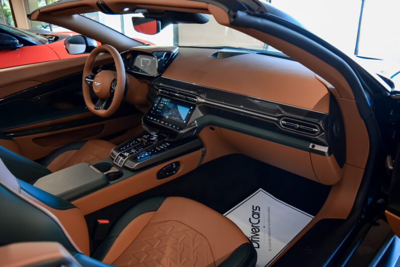 Aston Martin Vanquish Volante lleno