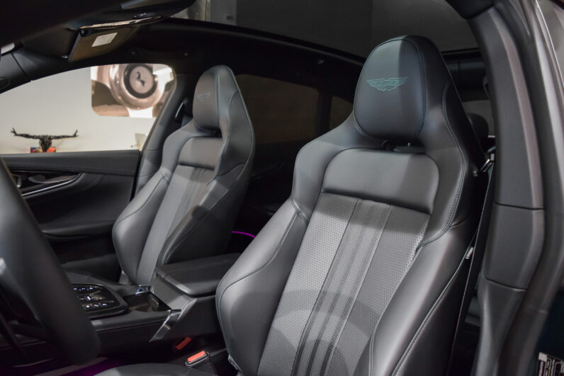 Aston Martin DBX 707 lleno