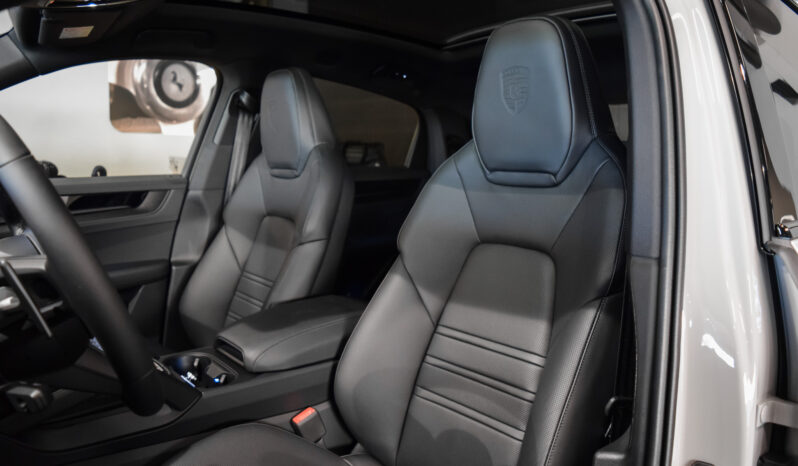 Porsche Cayenne Coupé E-Hybrid Black Edition lleno