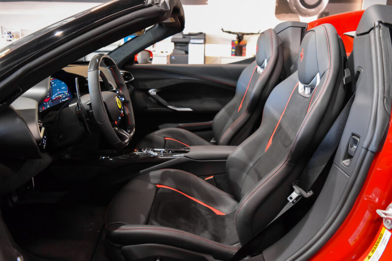Ferrari 296 GTS lleno
