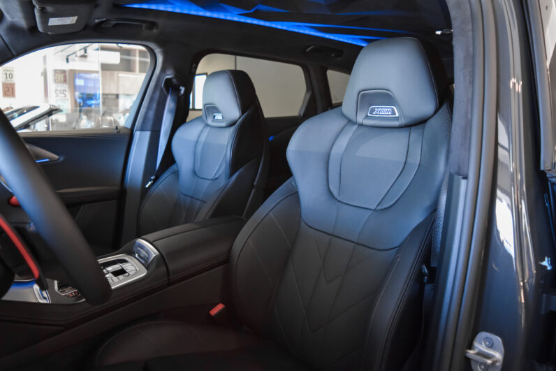 BMW XM 50e lleno