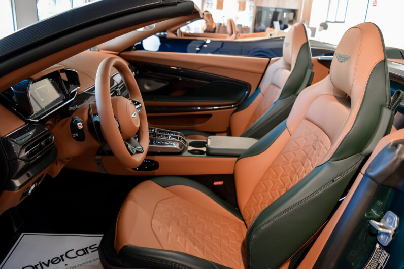 Aston Martin Vanquish Volante lleno