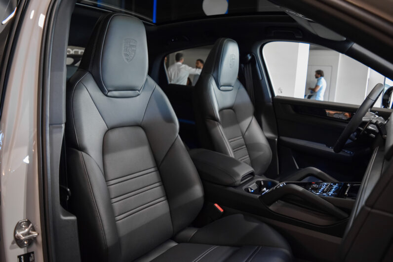 Porsche Cayenne Coupé E-Hybrid Black Edition lleno