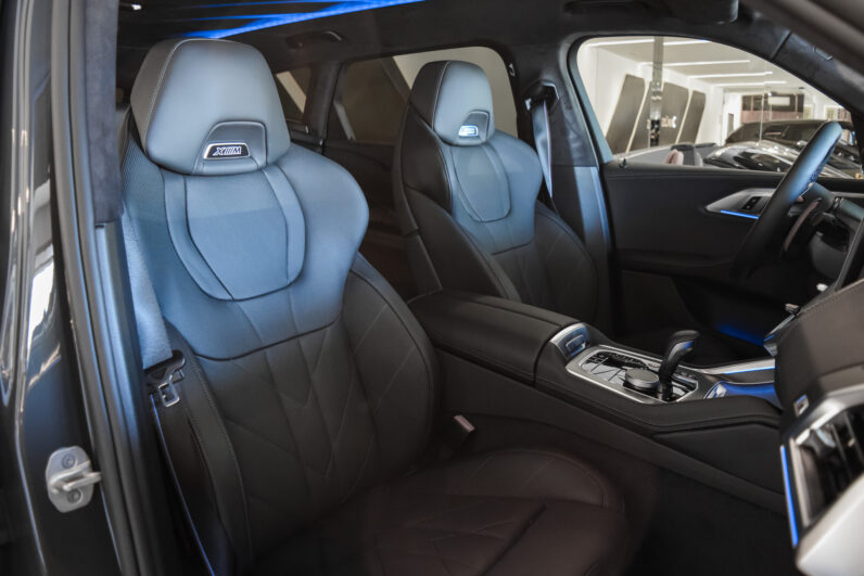BMW XM 50e lleno