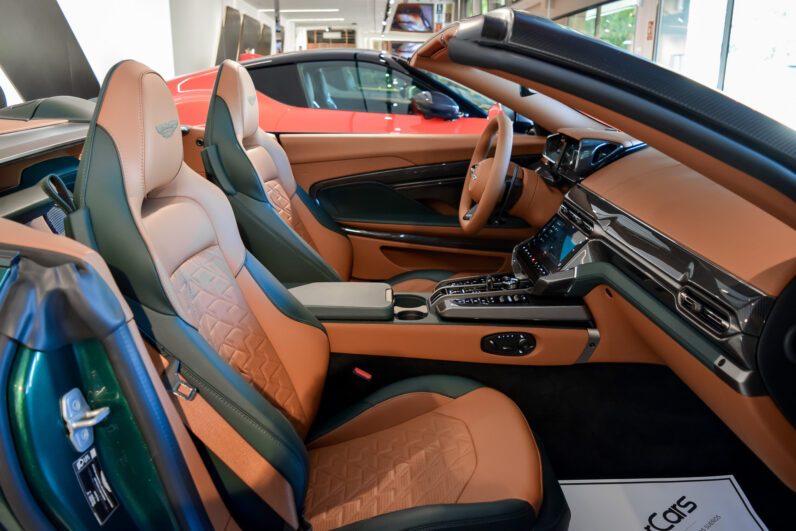 Aston Martin Vanquish Volante lleno