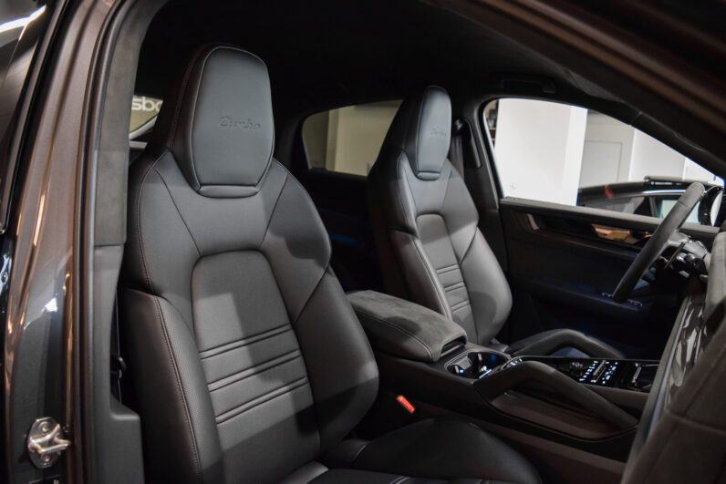 Porsche Cayenne Coupé Turbo E-Hybrid GT lleno