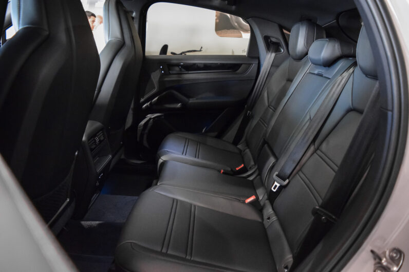 Porsche Cayenne Coupé E-Hybrid Black Edition lleno
