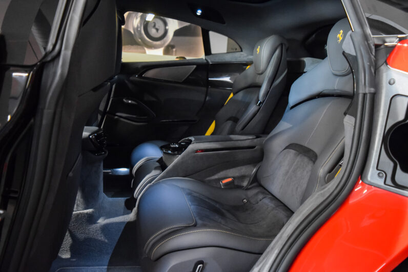 Ferrari Purosangue lleno
