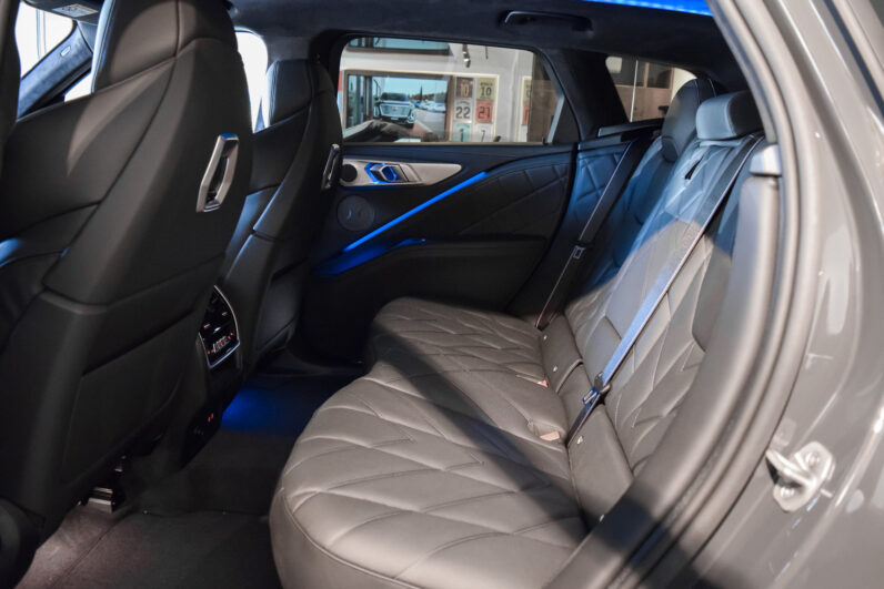 BMW XM 50e lleno