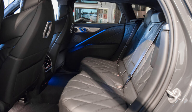 BMW XM 50e lleno