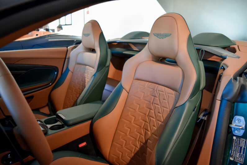 Aston Martin Vanquish Volante lleno