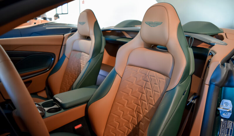 Aston Martin Vanquish Volante lleno