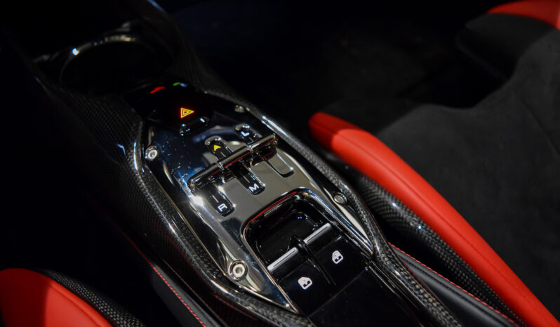 Ferrari SF90 Stradale lleno