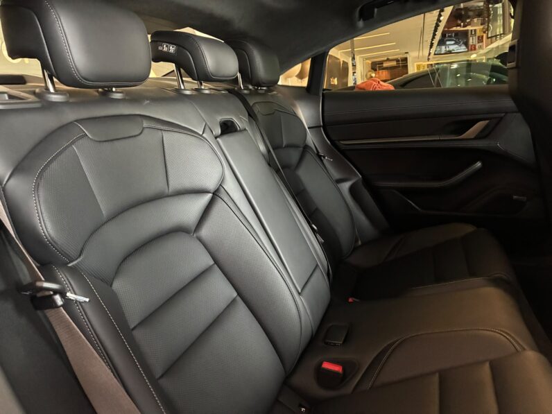 Porsche Taycan Turbo S lleno