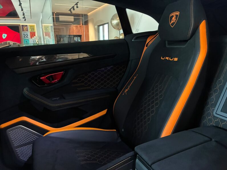 Lamborghini Urus Performante lleno