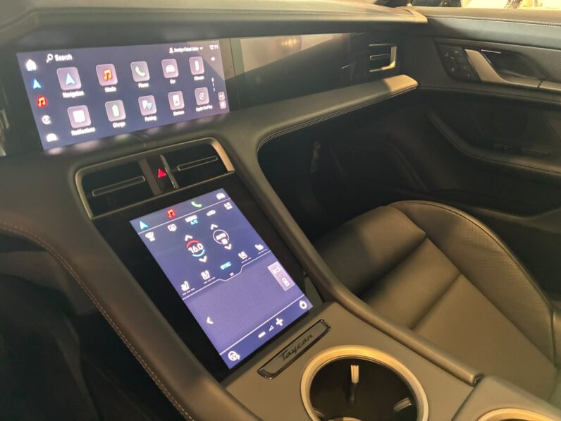 Porsche Taycan Turbo S lleno