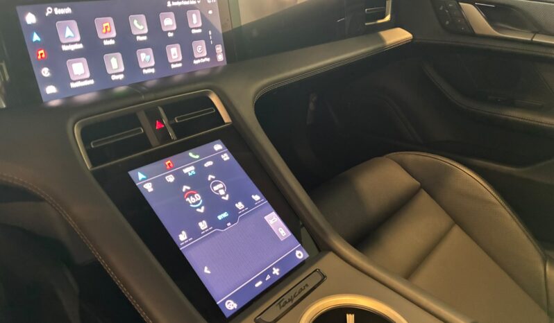 Porsche Taycan Turbo S lleno