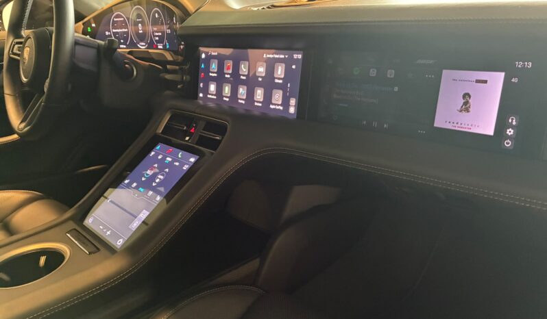 Porsche Taycan Turbo S lleno