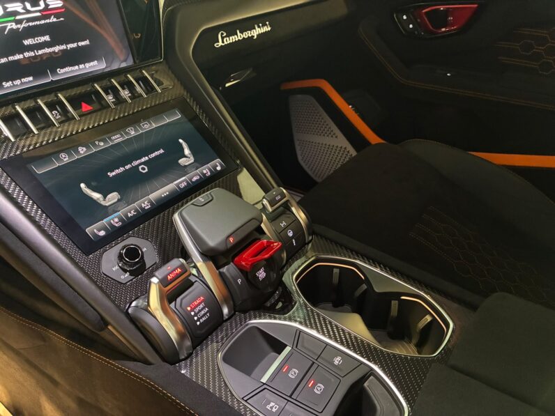 Lamborghini Urus Performante lleno