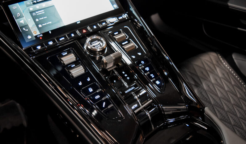 Aston Martin DB12 Volante lleno