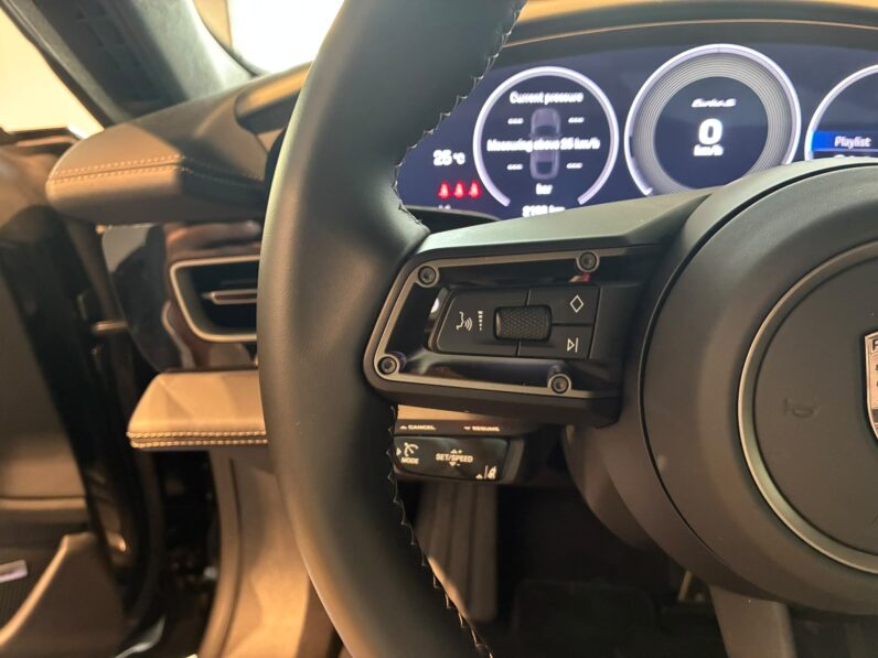 Porsche Taycan Turbo S lleno