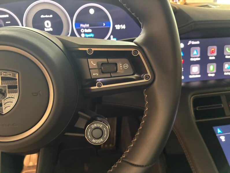 Porsche Taycan Turbo S lleno