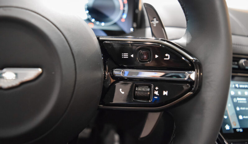 Aston Martin DB12 Volante lleno