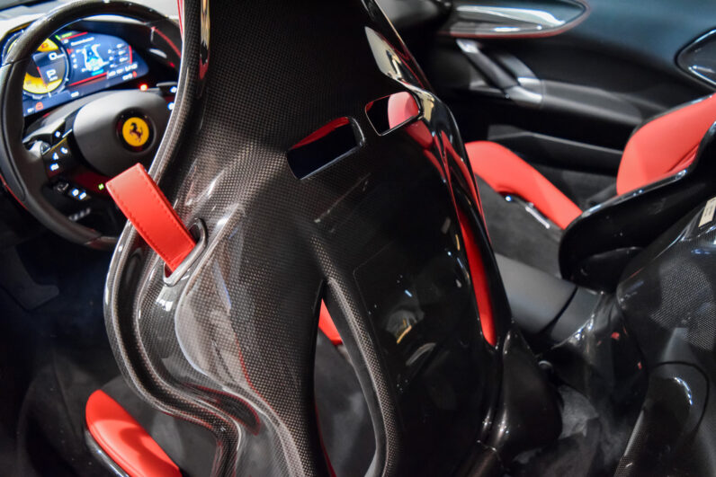 Ferrari SF90 Stradale lleno