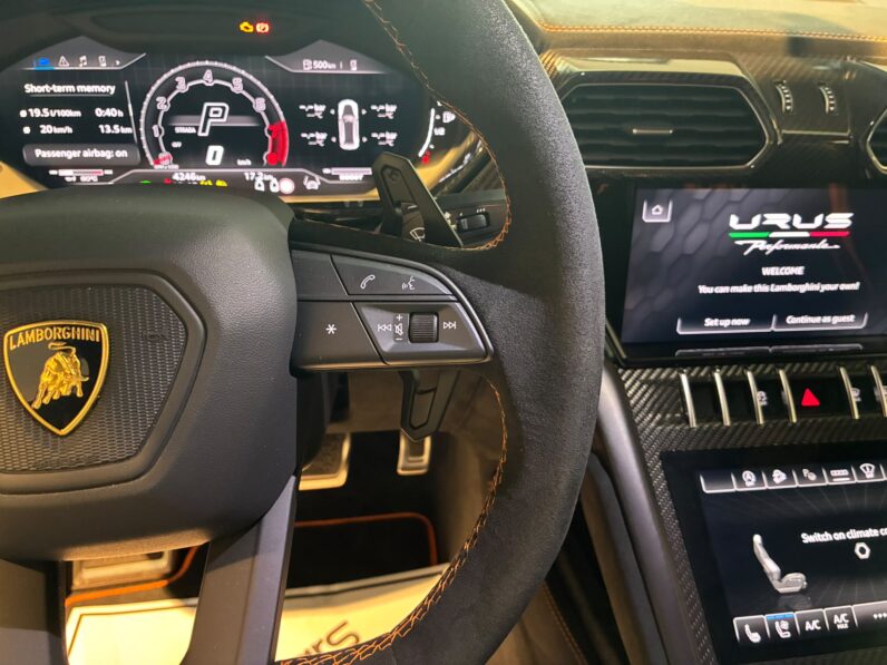 Lamborghini Urus Performante lleno