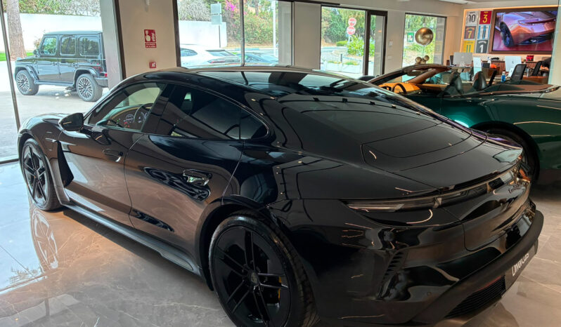 Porsche Taycan Turbo S lleno