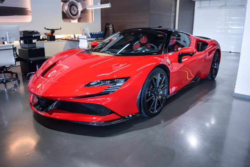 Ferrari SF90 Stradale lleno