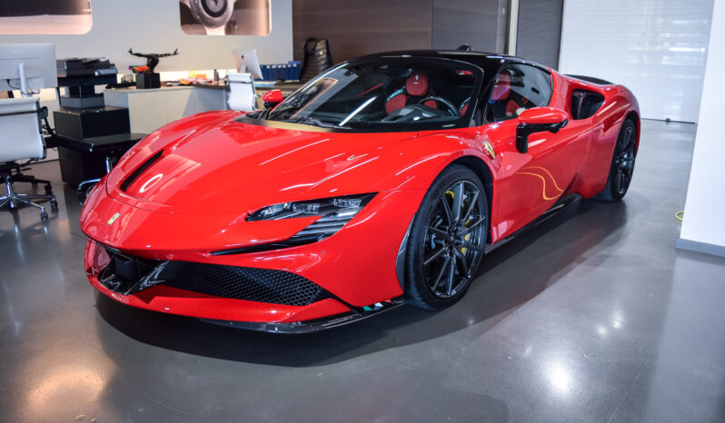 Ferrari SF90 Stradale lleno