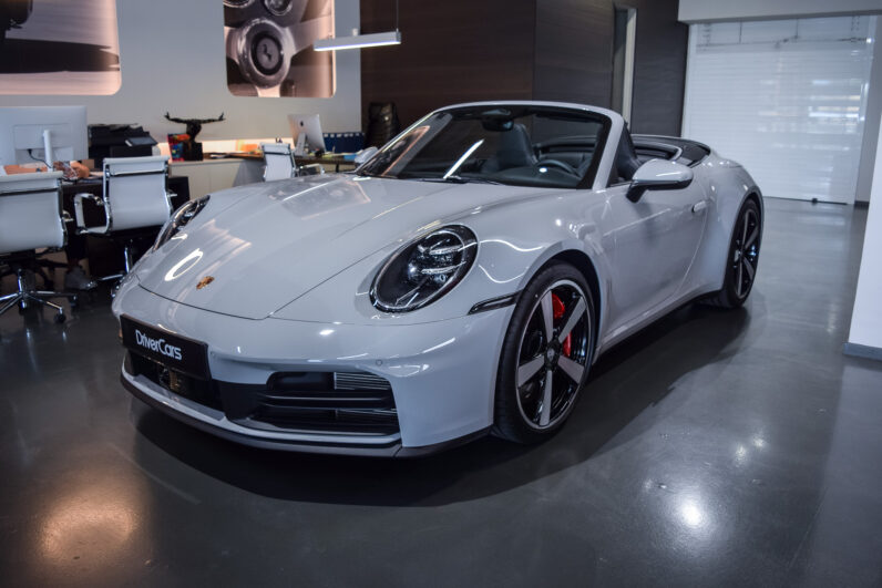 Porsche 911 Carrera 4 S Cabrio lleno