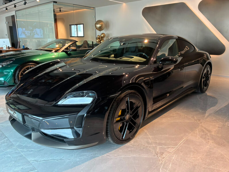 Porsche Taycan Turbo S lleno