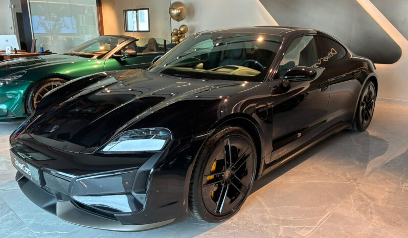 Porsche Taycan Turbo S lleno