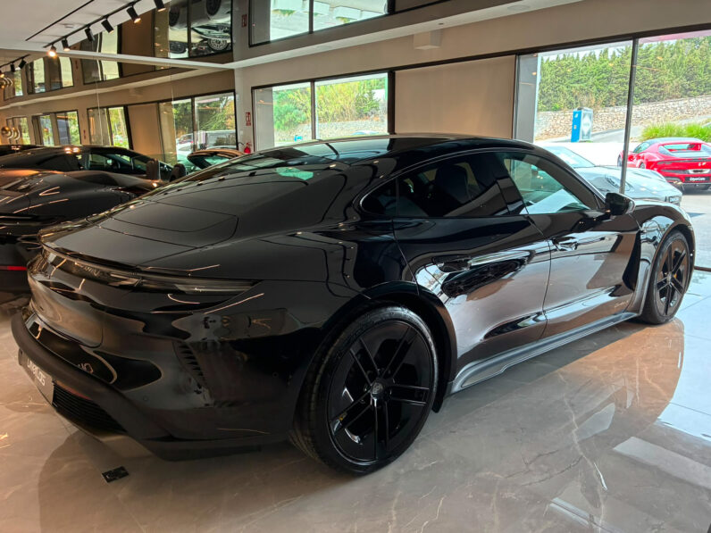 Porsche Taycan Turbo S lleno