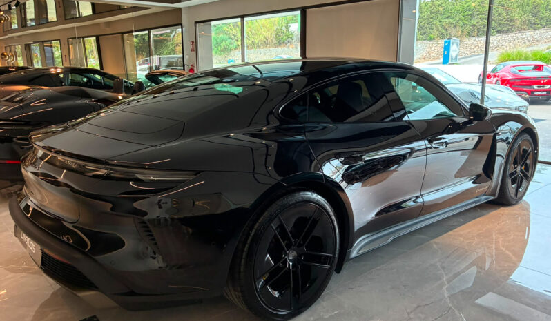 Porsche Taycan Turbo S lleno