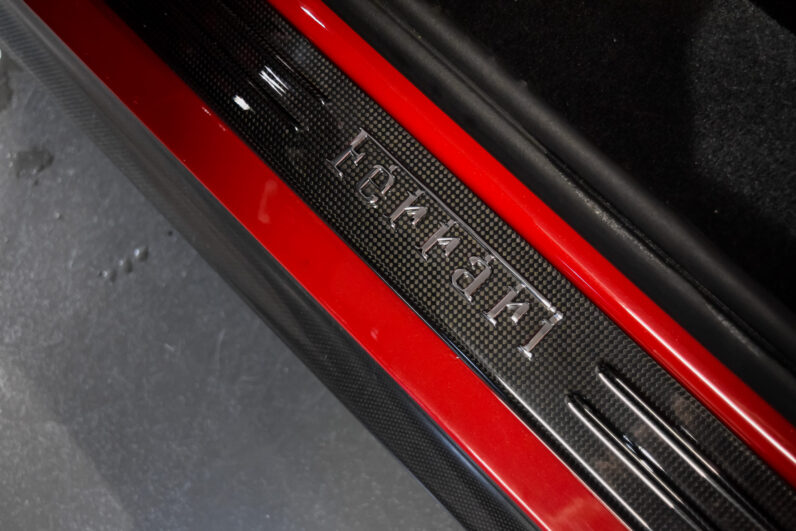 Ferrari SF90 Stradale lleno
