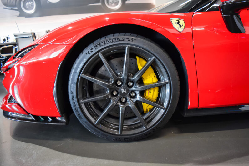Ferrari SF90 Stradale lleno