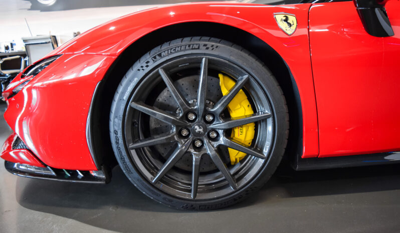 Ferrari SF90 Stradale lleno